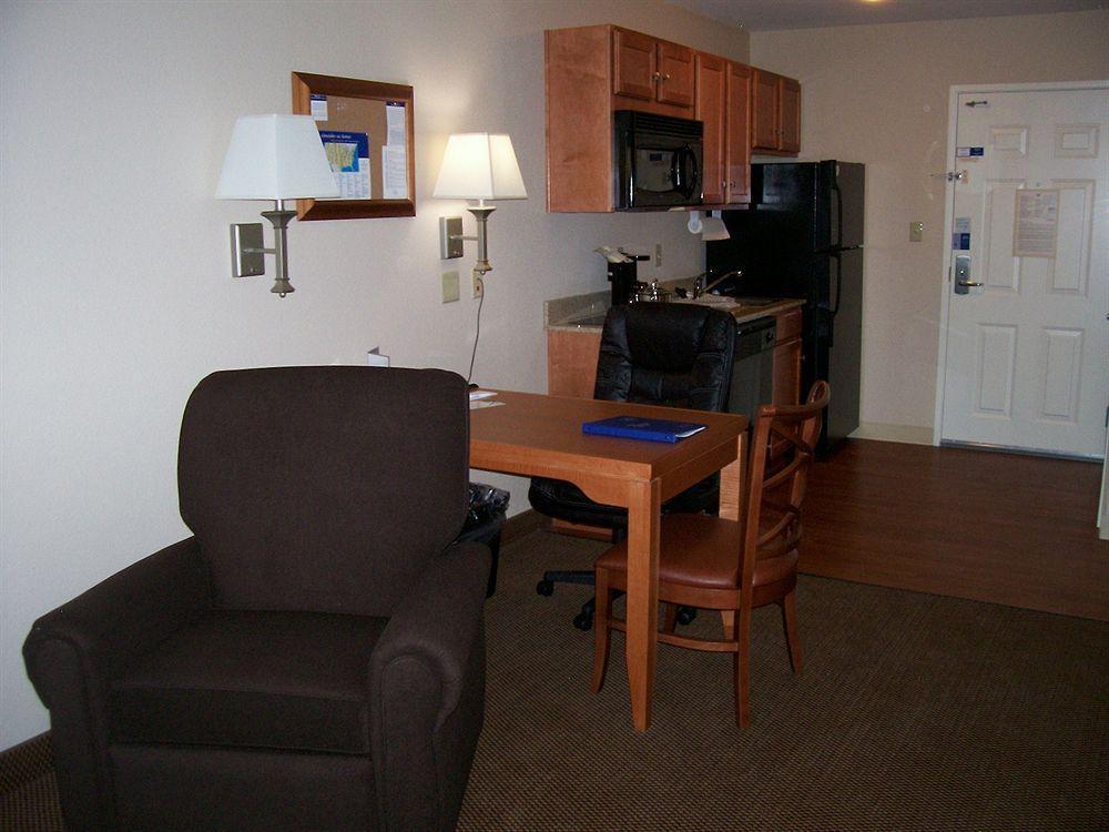 Candlewood Suites Winchester By Ihg Δωμάτιο φωτογραφία